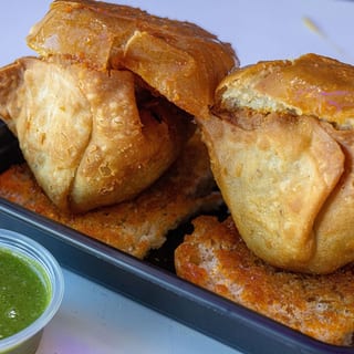 Samosa Pav (S)