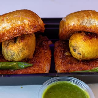 Schezwan Vadapav (S)