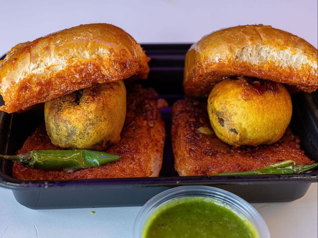 Schezwan Vadapav (S).